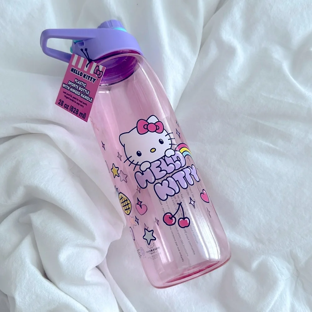 NWT Hello Kitty Water bottle - Picture 1 of 1
